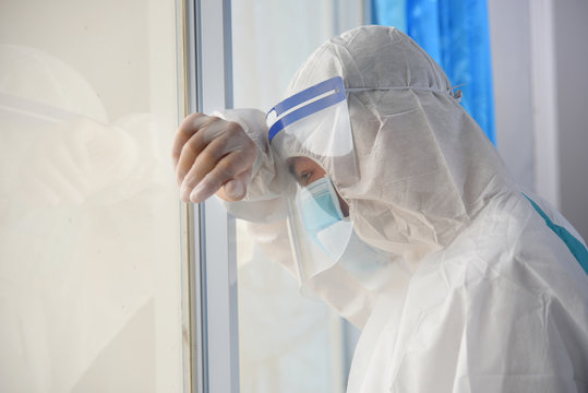 Asian doctor Use mobile doctors and nurses who are wearing PPE, which is shown as coronary artery Corvid. -19 and Coronary Face Mask in Hospital, COVID-19, Virus Outbreak, Epidemic Quarantine