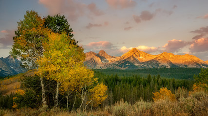 Autumn sunrise over the Sawtooth mountains of Idaho