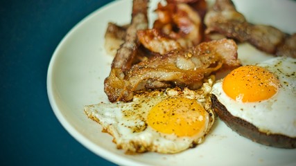fried egg with bacon