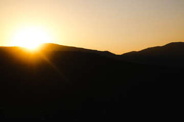 Obraz premium mountain silhoette of austrian alps at sunrise glowing sky