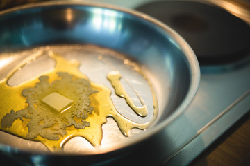 Melting butter in olive oil before cooking eggs