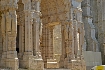 Fototapeta premium Chartres, France - August 28th 2015 : Facade of the Notre-Dame de Chartres cathedral. The construction of this Gothic monument began in 1194. Focus on an entrance.