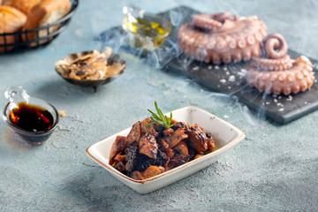 Appetizers and snacks that go well next to Turkish raki