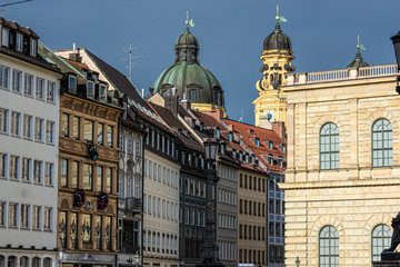 Fototapeta na wymiar Monumentos y torres de Munich