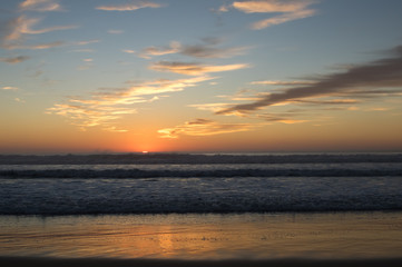 Fototapeta na wymiar Magnifique coucher de soleil sur l'océan