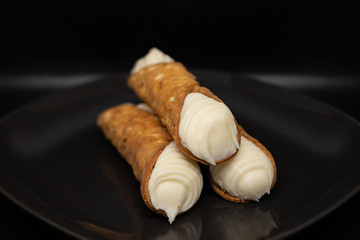 Cannoli Delight