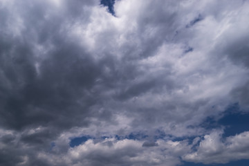 Himmel mit dramatischen Wolken