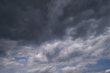 Himmel mit dramatischen Wolken