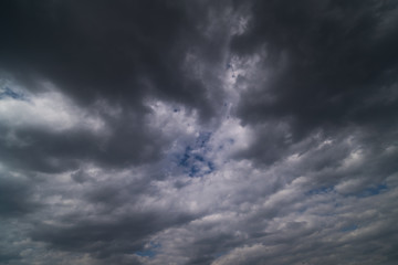 Himmel mit dramatischen Wolken