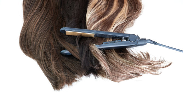 Prostowanie włos&oacute;w