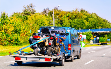 Naklejka premium Mini van with motorcycles on trailer in Road Slovenia reflex