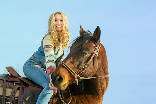 Pretty blondy women with the horse