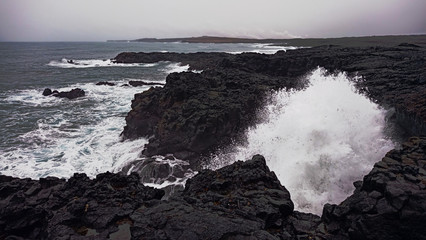 Niebezpieczna fale można obejrzeć na południowym brzegu Islandii - obrazy, fototapety, plakaty