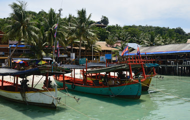 Fototapeta na wymiar traditional khmer boats on the beach of Koh Rong Island near Sihanoukville, Gulf of Thailand, Cambodia