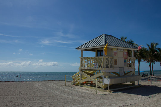 Casa de guardavida en la playa de Miami