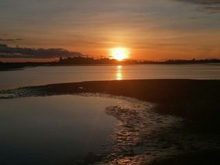 Puesto de sol la playa de la gola en Isla Cristina provincia de Huelva España