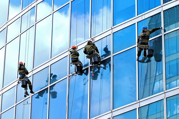  Industrial climbers are washing glass on the facade of a skyscraper