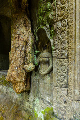 Fototapeta na wymiar Apsara dancer stone sculpture from Hindu mythology, carved on Preah Khan 