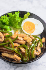 チンジャオロース丼