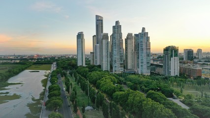 Fototapeta premium edificios mas altos de puerto madero, capital federal, buenos aires, argentina