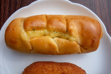 ソーセージの入ったパン