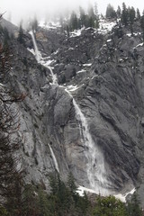 Fototapeta na wymiar Waterfall in Yosemite national park