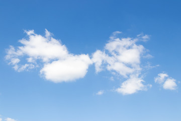 Fototapeta premium Clear beautiful blue sky with white cloud background