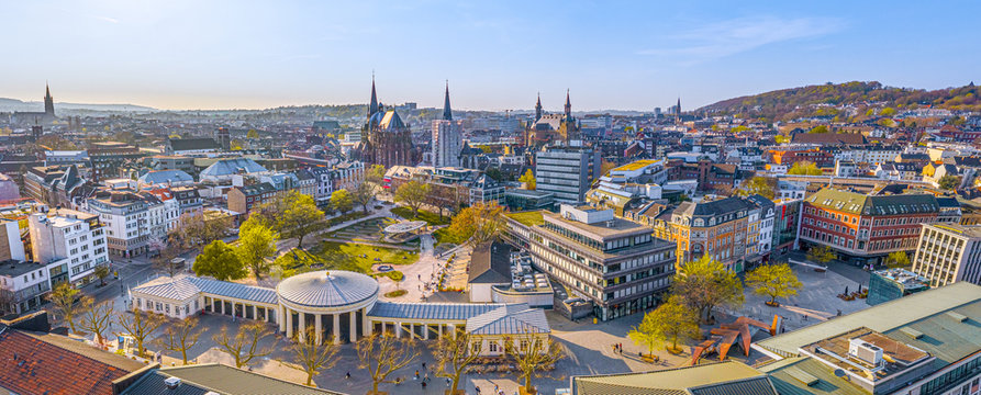Aachen - Blick auf Elisenbrunnen, Dom, Rathaus, Lousberg - Panorama