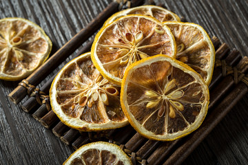 Dried lemon slices
