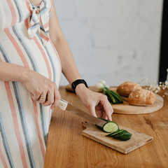 Obraz na płótnie Canvas Pregnant woman making breakfast