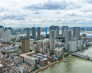 Naklejka premium Tokyo aerial cityscape with highrise buildings and river