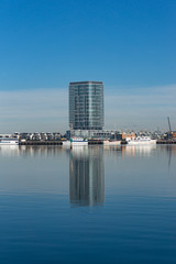 Obraz premium Highrise waterfront luxury apartment building in Docklands, Melbourne