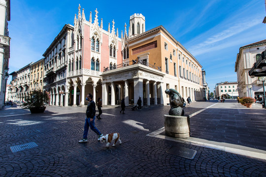 Padua, Caff&egrave; Pedrocchi in time of covid19