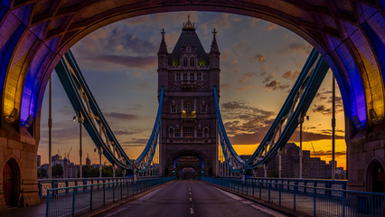 Fototapeta na wymiar Wide view of beautiful sunset over the Tower Bridge in London, England, UK