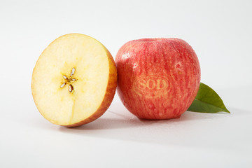 red apple