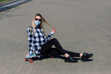 Fototapeta premium Portrait of a teenage in a medical mask with logboard during the quarantine period