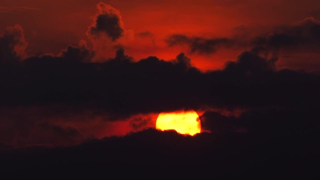 Dramatic Timelapse of Sun passing between two Clouds during Sunset
