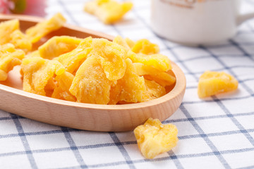 Dried pineapple