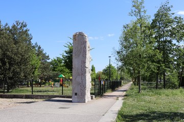 Le parc Bourlione à Corbas, grand espace vert - Ville de Corbas - Département du Rhône - France