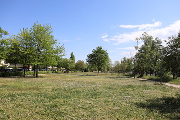 Fototapeta premium Le parc Bourlione à Corbas, grand espace vert - Ville de Corbas - Département du Rhône - France
