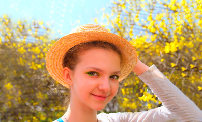 Happy Young girl in a hat. Traveler, Dreams of travel. Dreams of summer. Relax. Travel trough the mind eyes. Bright background, Mockup, copy space