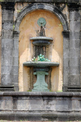 Saint-Pierre, Martinique, france, 28 aout 2013 : Fontaine de la vile ville de Saint Pierre, détruite lors d'une éruption volcanique en 1904