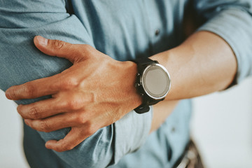 Obraz na płótnie Canvas Businessman in a blue shirt wearing a smart watch