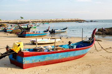 Obraz premium Timber fishing boats moored on the beach Penang
