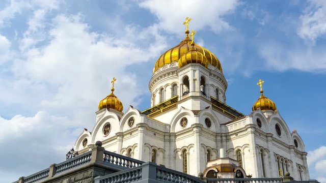Clouds run over the Cathedral of Christ the Savior in Moscow. Timelapse.