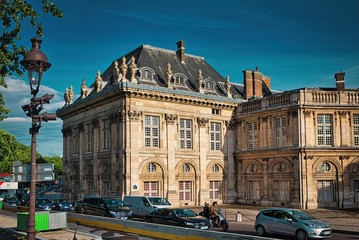Naklejka premium Typical view of the Parisian street. Architecture and landmarks of Paris. Postcard of Paris. Typical view of the Parisian street. Architecture and landmarks of Paris. Postcard of Paris. 