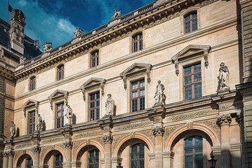 Fototapeta na wymiar Architectural details of the Louvre Museum, Pavillon Richelieu.