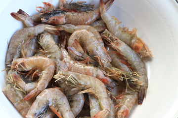 fresh raw shrimps for cooking.