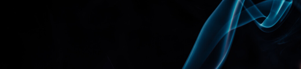 Naklejka premium Blue smoke on black background