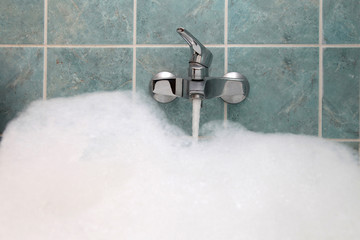 Close up of a bath tub filling with water    